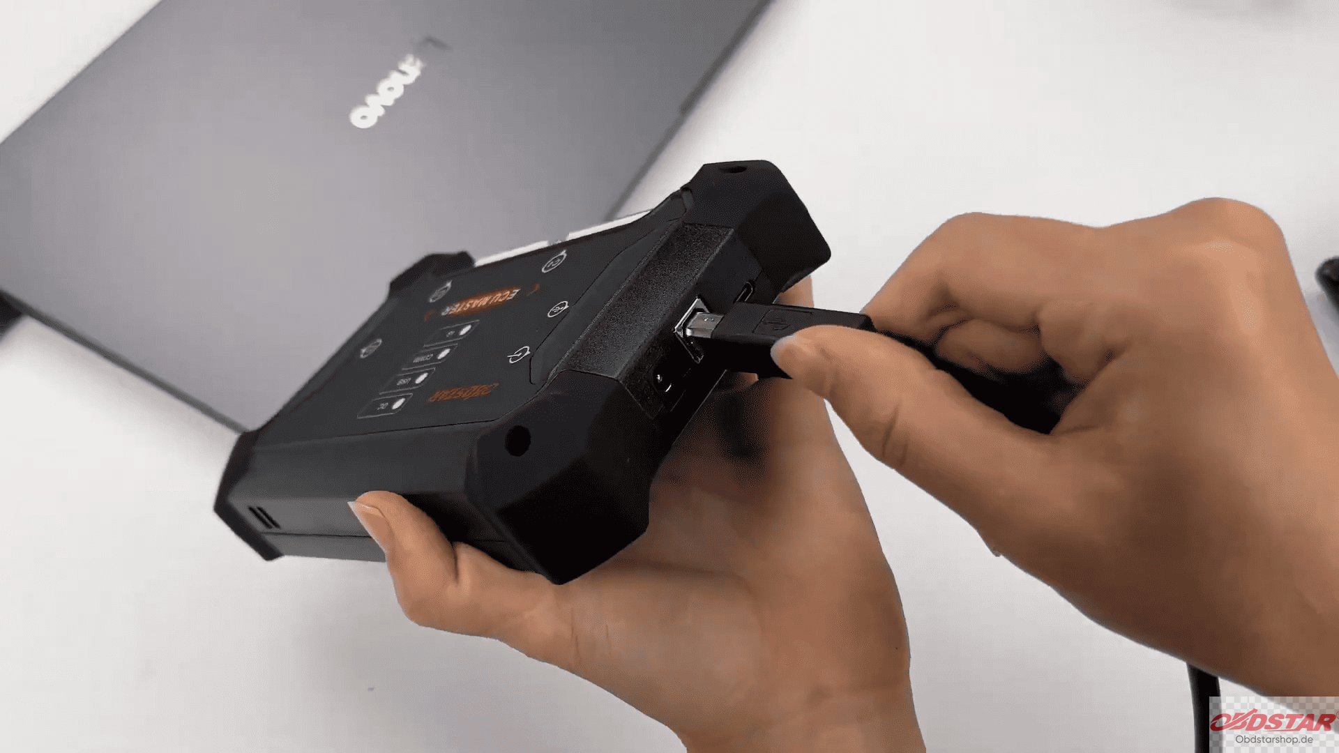 Connect the OBDSTAR ECU MASTER